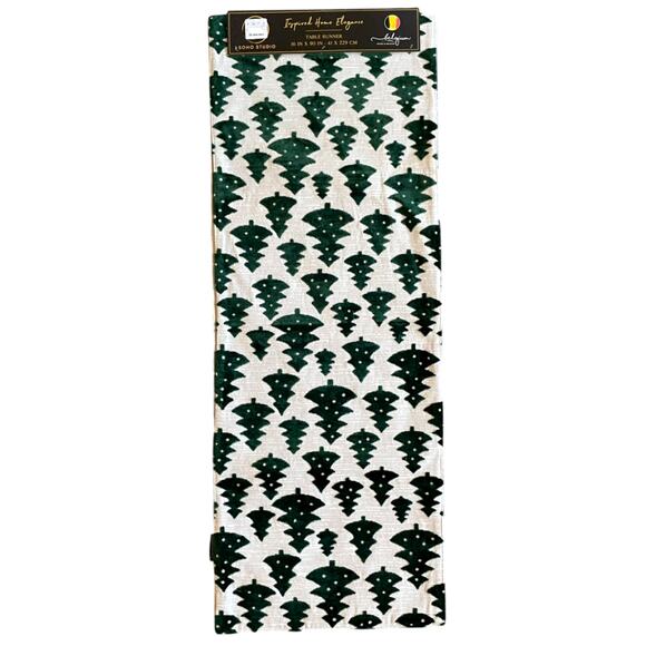 Green Velvet Christmas Tree Table Runner 16x90 Made in Belgium New - Picture 1 of 12